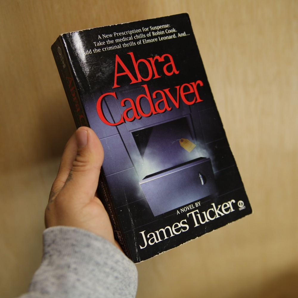 Abra Cadaver James Tucker Vintage Medical Mystery Thriller Paperback Book 1999